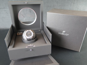 Hublot Classic Fusion Titanium Black Dial 42mm 542.NX.1171.LR NEW