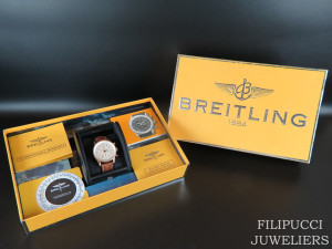 Breitling Navitimer World GMT R24322
