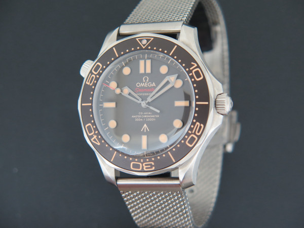 Omega - Seamaster Diver 300M Co-Axial Master Chronometer 007 Edition 210.90.42.20.01.001