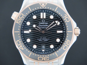 Omega Seamaster Diver 300M Co-Axial Master Chronometer Steel - Sedna Gold Black Dial NEW 21020422001001