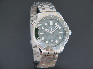 Omega Seamaster Diver 300M Co-Axial Master Chronometer Green Dial NEW 21030422010001