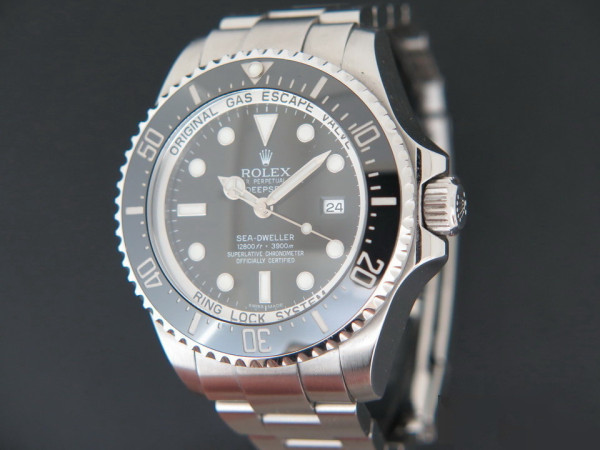 Rolex - Deepsea Sea-Dweller Black Dial 116660