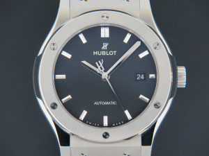 Hublot Classic Fusion Titanium Black Dial 42mm 542.NX.1171.LR