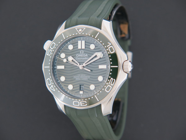 Omega - Seamaster Diver 300M Co-Axial Master Chronometer Green Dial 210.32.42.20.10.001 NEW