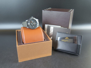 Breitling Avenger Blackbird 44 V17310