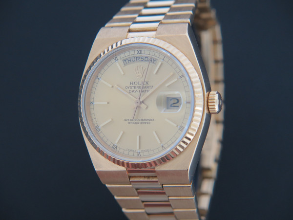 Rolex - Day-Date Oysterquartz Champagne Dial 19018