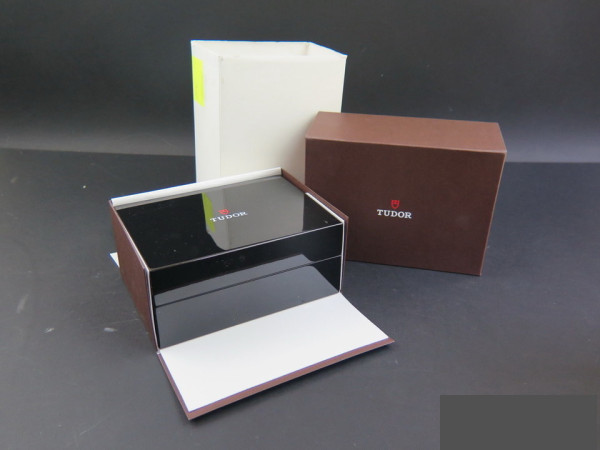 Tudor - Box   