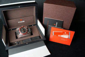 Tudor Heritage Black Bay Red 79220R