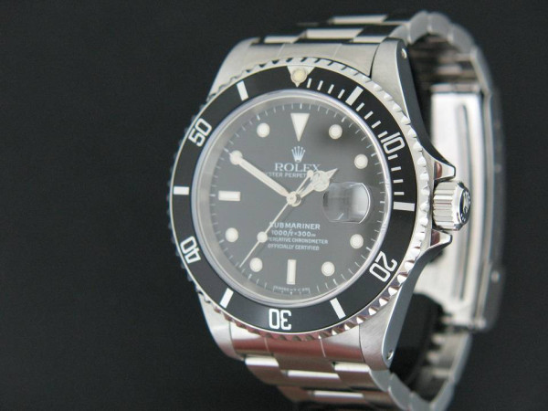 Rolex - Oyster Perpetual Submariner Date