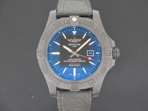 Breitling Avenger Blackbird 44 V17310