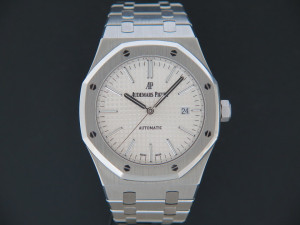 Audemars Piguet Royal Oak Selfwinding 15400ST.OO.1220ST.02 Silver Dial