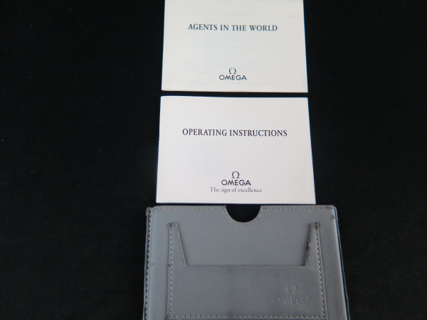 Omega - Card Holder with Booklets