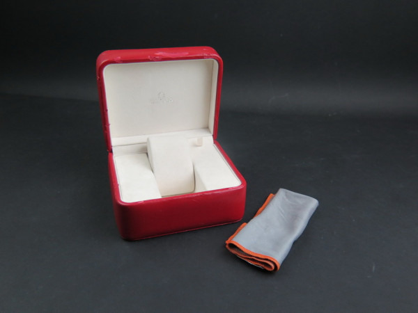 Omega - Box and polishing cloth