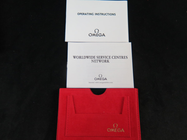 Omega - Card Holder with Booklets 