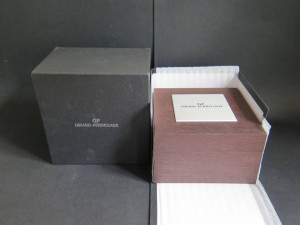 Girard Perregaux Box