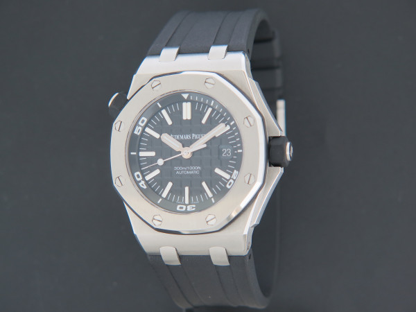 Audemars Piguet - Royal Oak Offshore Diver Black Dial 15710ST