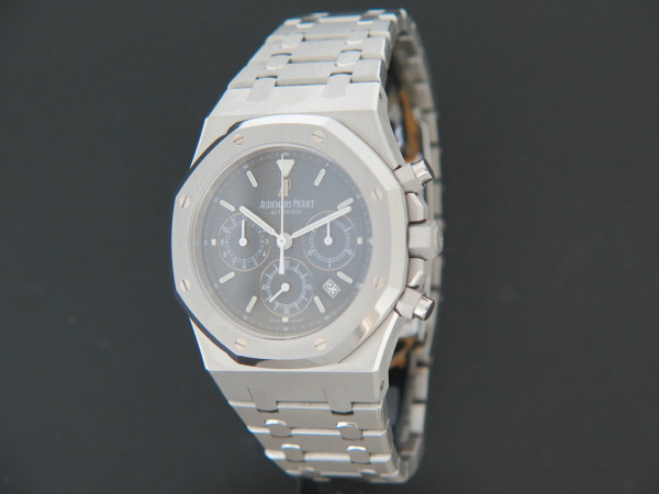 Audemars Piguet - Royal Oak Selfwinding Chronograph  Blue Dial 39MM