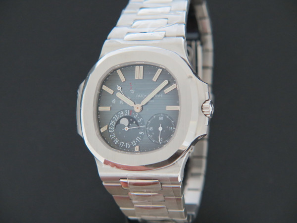 Patek Philippe - Nautilus 5712/1A NOS