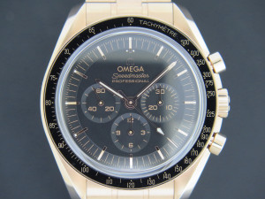 Omega Speedmaster Professional Moonwatch Co-Axial Sedna Gold 31060425001001