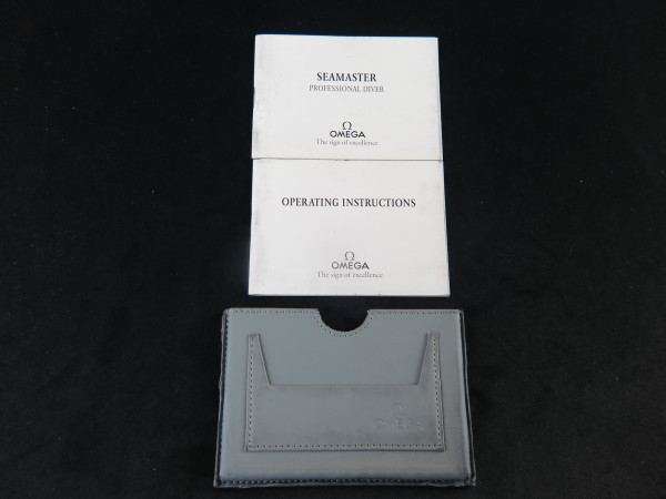 Omega - Card Holder with Booklets 