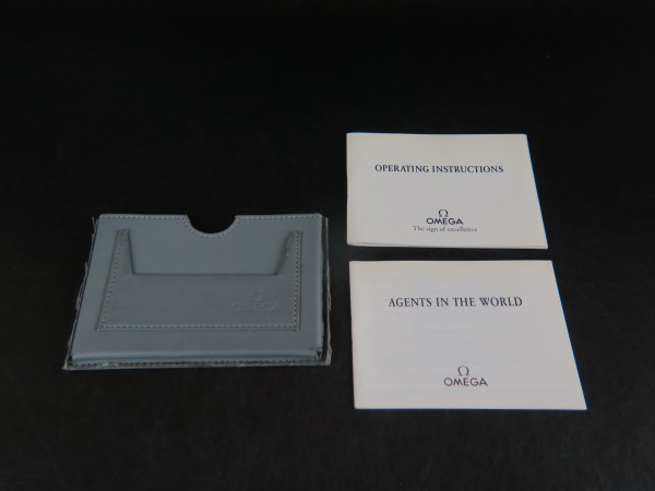 Omega - Card Holder with Booklets