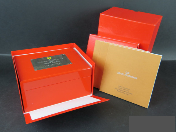 Girard Perregaux - Box set and booklets Ferrari GP2003
