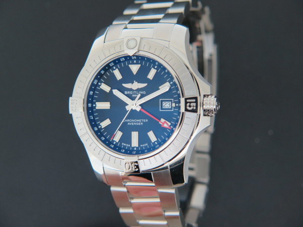 Breitling - Avenger Automatic GMT 43 A32397