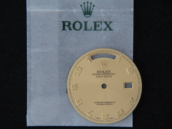 Rolex - Day-Date Dial Champagne 118238