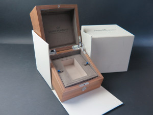 Girard Perregaux Luxury Box se