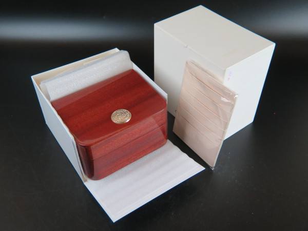 Omega - Box Set With Cardholder