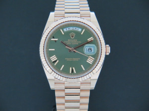 Rolex Day-Date 40 Everose Green Roman Dial 228235 NEW