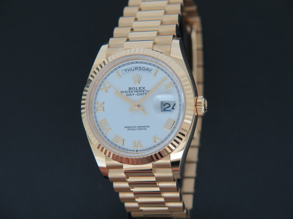 Rolex - Day-Date Yellow Gold White Roman Dial 128238 99% NEW