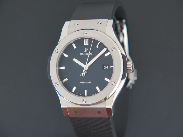Hublot - Classic Fusion Titanium Black Dial 42mm 542.NX.1171.LR