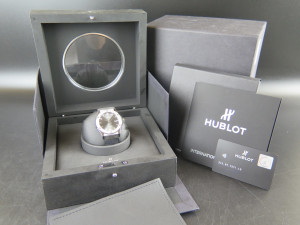 Hublot Classic Fusion Titanium Racing Grey 42mm 542.NX.7071.LR