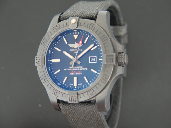 Breitling - Avenger Blackbird 44 V17310