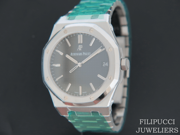 Audemars Piguet - Royal Oak Selfwinding 15500ST.OO.1220ST.03 Black Dial NEW