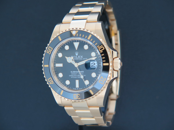 Rolex - Submariner Date Yellow Gold 126618LN